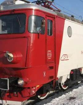 Foto Haos pe calea ferată în Olt. Trafic blocat total între Drăgănești și Fărcașele din cauza unui tren de marfă defect