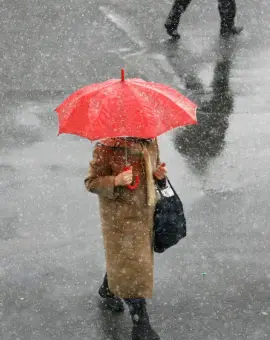 Foto Informare meteo de precipitaţii şi risc de polei până marţi dimineaţă