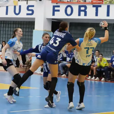 Foto CSM Slatina, dueluri pe teren propriu cu Rapid Bucureşti şi Dunărea Brăila