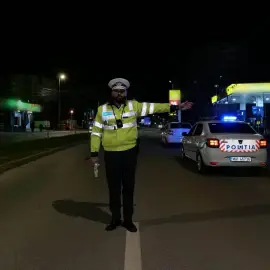 Foto Poliţiştii olteni au reţinut 20 de permise, în minivacanţa de Revelion. Un şofer de 71 de ani, depistat băut bine