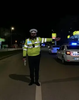 Foto Poliţiştii olteni au reţinut 20 de permise, în minivacanţa de Revelion. Un şofer de 71 de ani, depistat băut bine