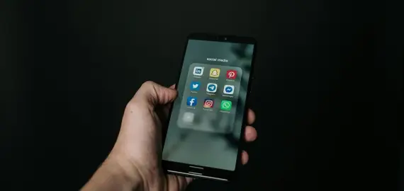 Foto O tânără din Olt i-a golit contul iubitului după ce i-a memorat PIN-ul în momentele de tandrețe