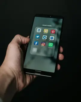 Foto O tânără din Olt i-a golit contul iubitului după ce i-a memorat PIN-ul în momentele de tandrețe