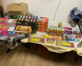 Foto Jandarmii olteni au confiscat aproape 7.000 de articole pirotehnice