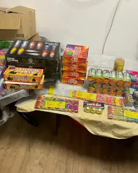 Foto Jandarmii olteni au confiscat aproape 7.000 de articole pirotehnice