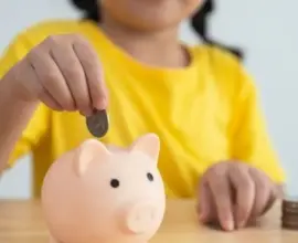 Foto Alocațiile pentru copii rămân înghețate și în 2026: pierderi semnificative pentru familii