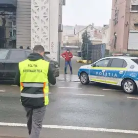 Foto Doi bărbaţi au murit după ce au căzut de pe un bloc cu zece etaje