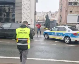 Foto Doi bărbaţi au murit după ce au căzut de pe un bloc cu zece etaje