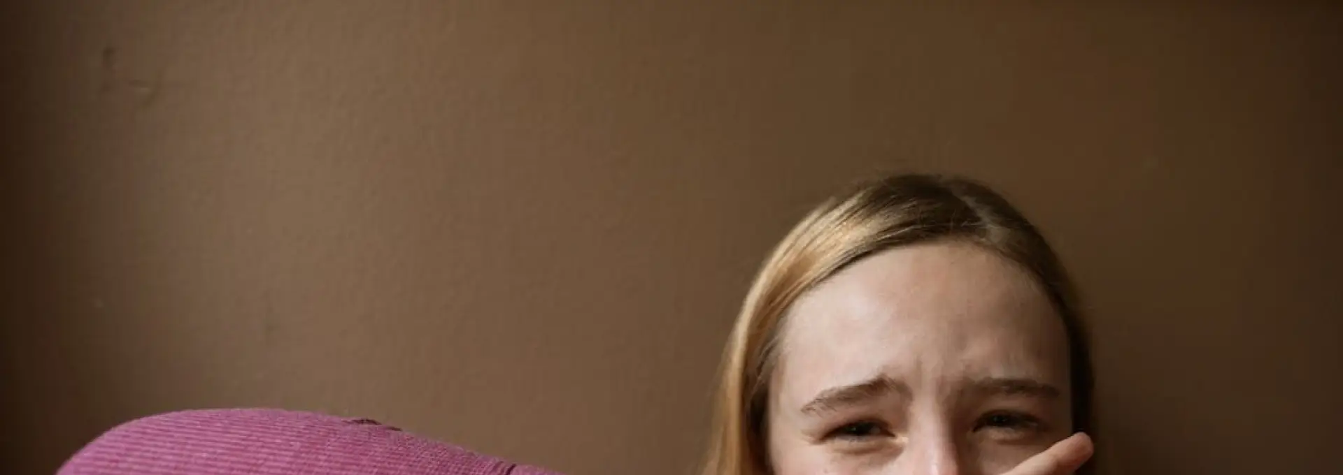 Foto Femeie vânată în trafic, scoasă din mașină și bătută cu bestialitate de fostul iubit. Pedeapsa decisă de Judecătoria Slatina