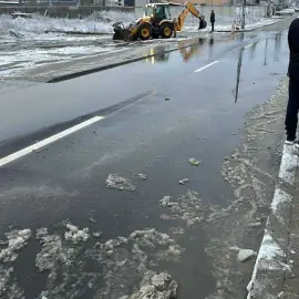 Foto Dezastrul continuă pe strada Agricultorului, pe care De Mezzo s-a lăudat că a asfaltat-o (FOTO&VIDEO)