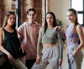 Foto Pantaloni de trening oversized: cum să îi integrezi în ținute moderne? 