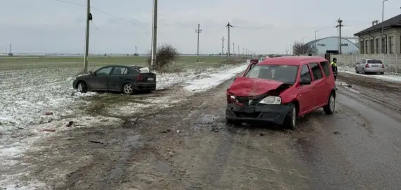 Foto Cinci persoane rănite, într-un accident rutier produs la Izbiceni