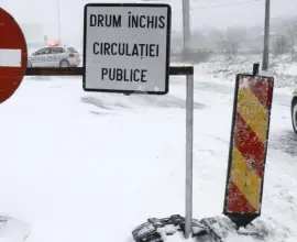 Foto Două tronsoane de drum judeţean din Olt, închise din cauza viscolului (VIDEO)