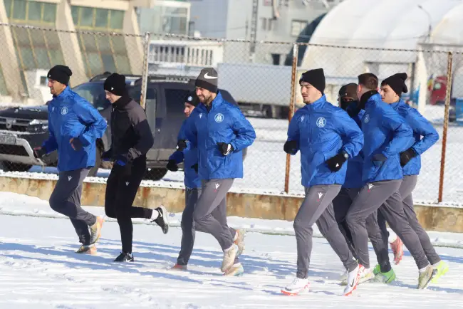 Foto CSM Slatina a dat startul pregătirii de iarnă. 26 de jucători la reunire