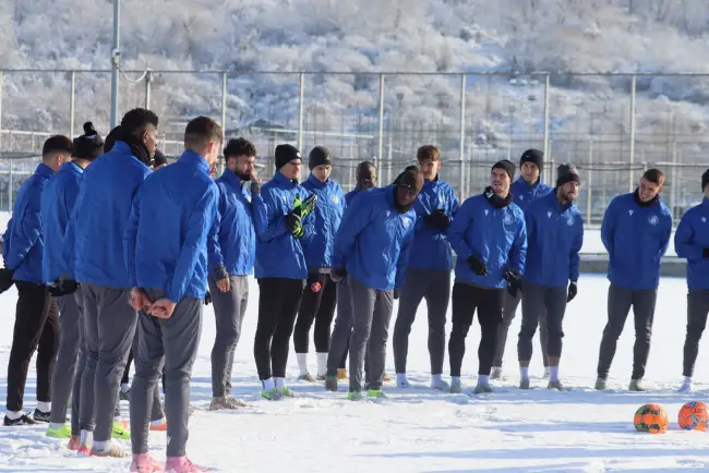 Foto CSM Slatina a dat startul pregătirii de iarnă. 26 de jucători la reunire