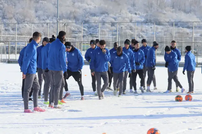 Foto CSM Slatina a dat startul pregătirii de iarnă. 26 de jucători la reunire