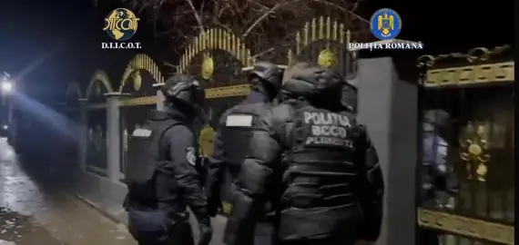 Foto VIDEO. Percheziţii simultane în Dolj, Buzău şi Londra. Proxeneţii trimiteau tinere, inclusiv rude sau concubine, să se prostitueze în Marea Britanie