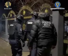 Foto VIDEO. Percheziţii simultane în Dolj, Buzău şi Londra. Proxeneţii trimiteau tinere, inclusiv rude sau concubine, să se prostitueze în Marea Britanie