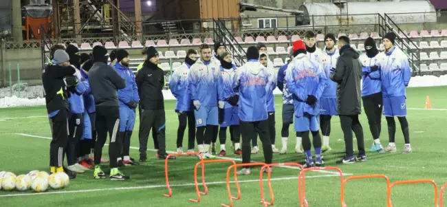 Foto Oltul Curtişoara a dat startul pregătirii de iarnă