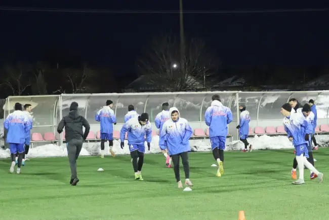 Foto Oltul Curtişoara a dat startul pregătirii de iarnă