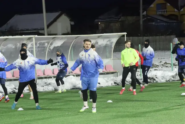 Foto Oltul Curtişoara a dat startul pregătirii de iarnă