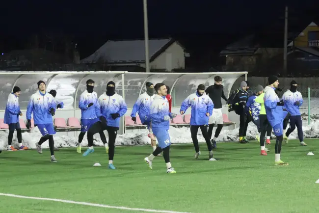 Foto Oltul Curtişoara a dat startul pregătirii de iarnă