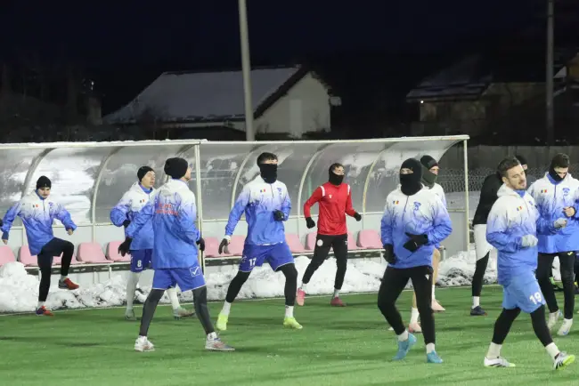 Foto Oltul Curtişoara a dat startul pregătirii de iarnă