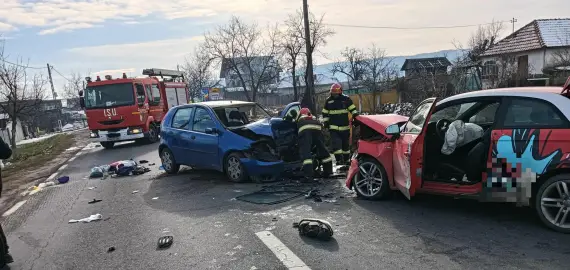 Foto Şofer din Olt, implicat într-un accident pe DN 64, în judeţul Vâlcea