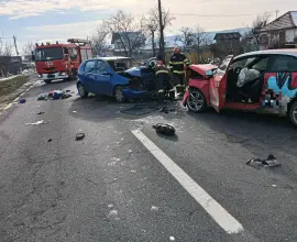 Foto Şofer din Olt, implicat într-un accident pe DN 64, în judeţul Vâlcea