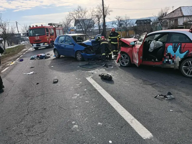 Foto Şofer din Olt, implicat într-un accident pe DN 64, în judeţul Vâlcea