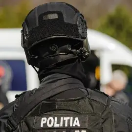 Foto Tânăr reţinut pentru trafic de minori, după ce a exploatat sexual o adolescentă de 17 ani