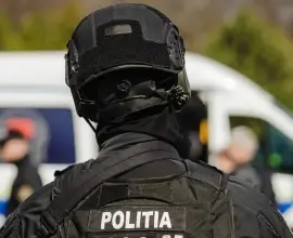 Foto Tânăr reţinut pentru trafic de minori, după ce a exploatat sexual o adolescentă de 17 ani