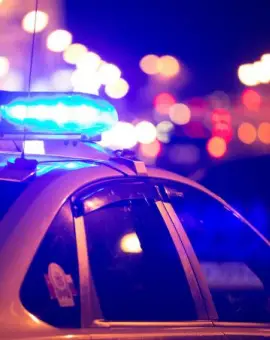 Foto Un adolescent, din Voineasa, a murit după ce sania legată de o mașină a izbit un pod