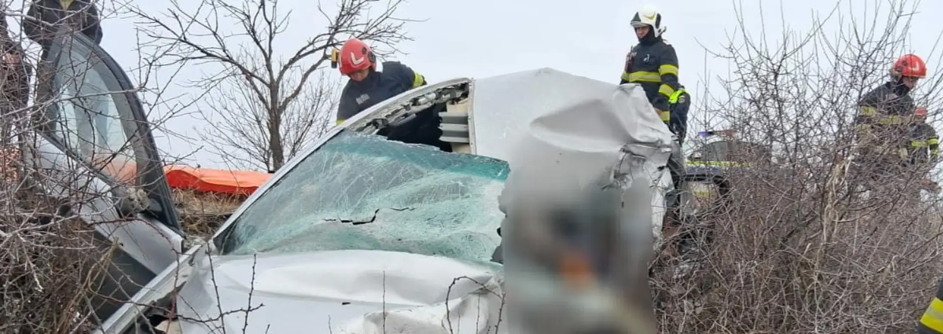 Foto Accident grav pe DN 65, la Lunca Corbului. Şoferul unui autoturism înmatriculat în Olt a decedat