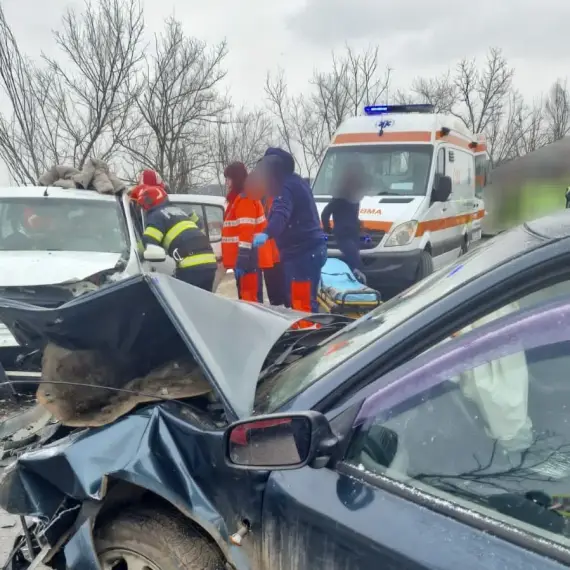 Foto Două persoane rănite într-un accident pe DN 65, la Albota
