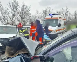 Foto Două persoane rănite într-un accident pe DN 65, la Albota