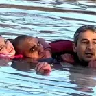 Foto Indianul care a salvat-o pe fetiţa de 5 ani din Craiova va primi titlul de Cetăţean de onoare al Băniei. „Am şi eu în India, o fetiţă la fel”