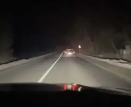 Foto Copil de 12 ani, la volanul unui autoturism furat din Sibiu. A fost urmărit în trafic de poliţişti din judeţele Hunedoara şi Arad