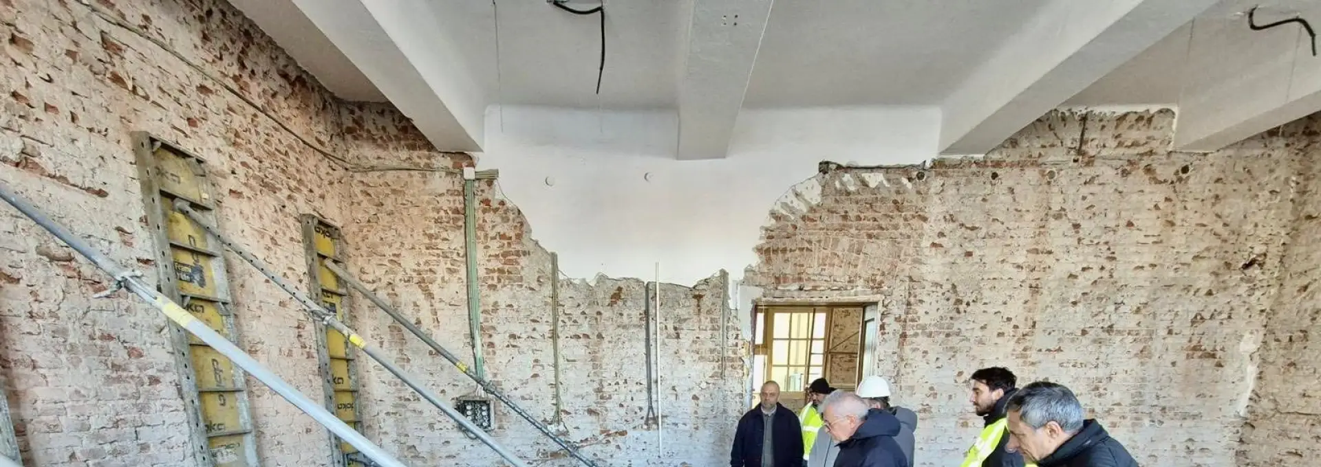 Foto Liceul „Ioniță Asan” din Caracal devine școală ultramodernă. Primarul Ion Doldurea a inspectat șantierul de consolidare