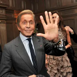 Foto Legendarul creator de modă italian Valentino a murit, la 93 de ani