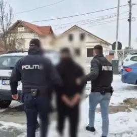 Foto S-au luat la bătaie într-o sală de jocuri din Filiaşi. Trei bărbaţi, reţinuţi de poliţişti