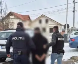 Foto S-au luat la bătaie într-o sală de jocuri din Filiaşi. Trei bărbaţi, reţinuţi de poliţişti