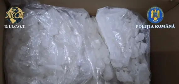 Foto Un tânăr, de 24 de ani, prins în flagrant de DIICOT Craiova cu droguri de mare risc 