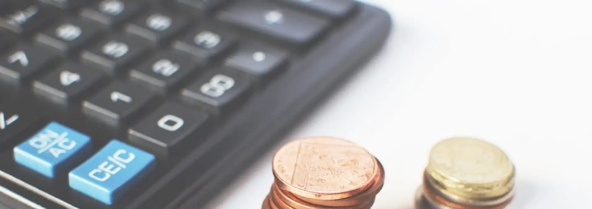 Foto Cum se văd creşterile de taxe impuse de Bolojan, de la firul ierbii. Primar din Olt: „Sunt diferenţe exagerate, chiar de peste 80% în unele cazuri, la imobile”