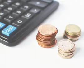 Foto Cum se văd creşterile de taxe impuse de Bolojan, de la firul ierbii. Primar din Olt: „Sunt diferenţe exagerate, chiar de peste 80% în unele cazuri, la imobile”