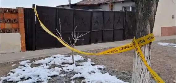 Foto Băiatul de 15 ani a fost ucis de colegi din invidie, pentru că avea telefon şi adidaşi scumpi