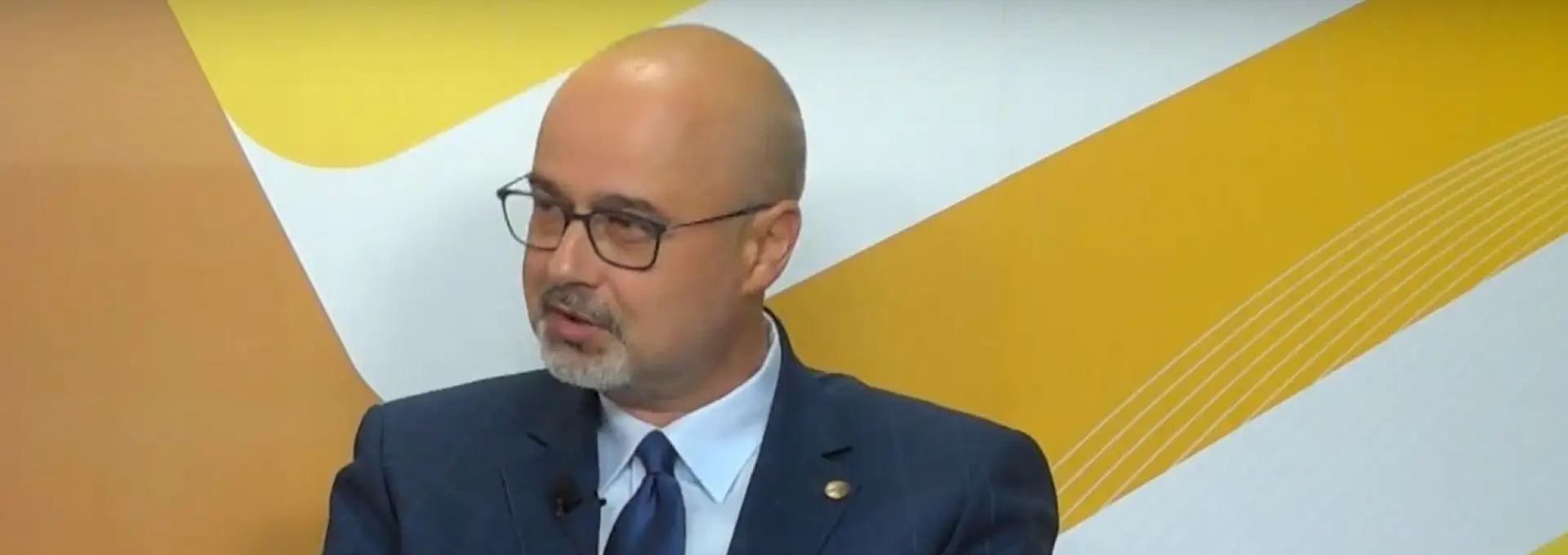 Foto Scandalul taxelor record la Slatina: Emil Albotă îl acuză pe primarul De Mezzo că „reinstaurează lanțurile” prin impozite