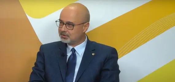 Foto Scandalul taxelor record la Slatina: Emil Albotă îl acuză pe primarul De Mezzo că „reinstaurează lanțurile” prin impozite