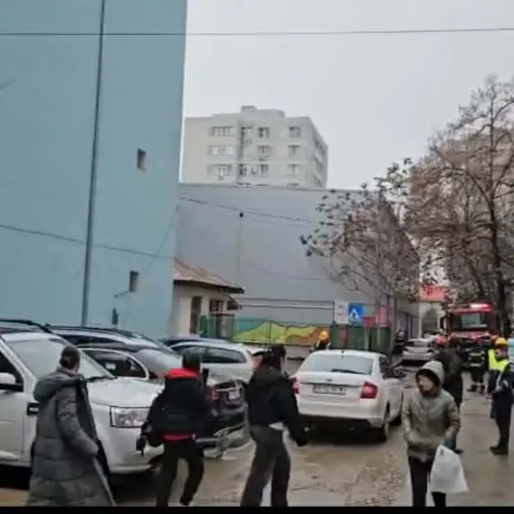 Foto Miros de gaze în Slatina: peste 200 de persoane, elevi şi cadre didactice, evacuate preventiv în zona Liceului „Nicolae Titulescu”