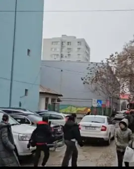 Foto Miros de gaze în Slatina: peste 200 de persoane, elevi şi cadre didactice, evacuate preventiv în zona Liceului „Nicolae Titulescu”